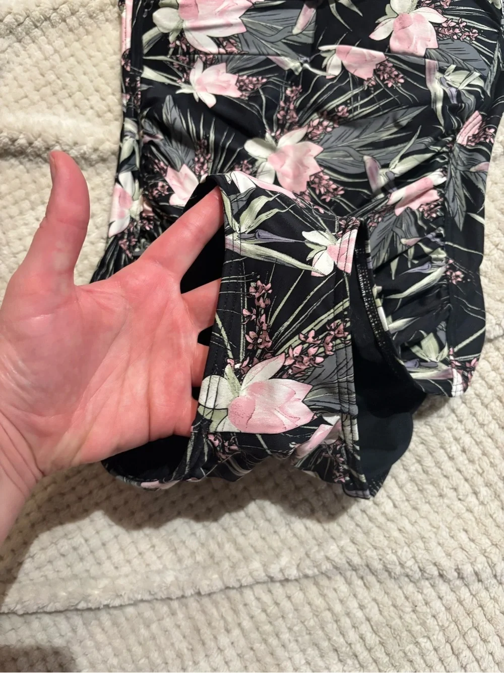 Nip Tuck Floral Twist One-Piece Swimsuit EUC Size 4 - Tummy control, flattering